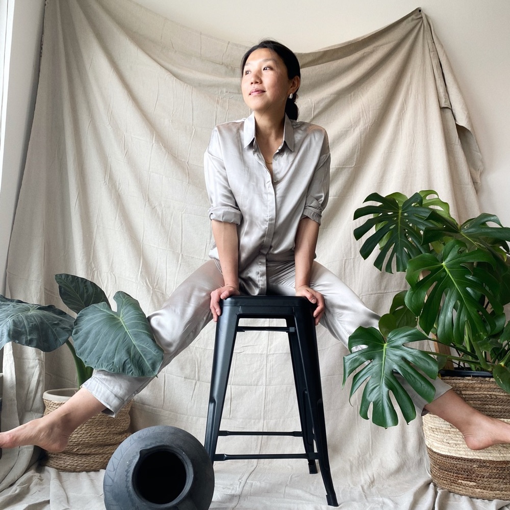 9. AM ⏰ Silk blouse & trousers set